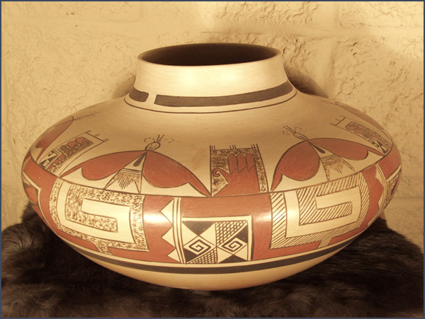 Contemporary Hopi pottery vessel. Photo by Jeanne Fitzsimmons; copyright Crow Canyon Archaeological Center.