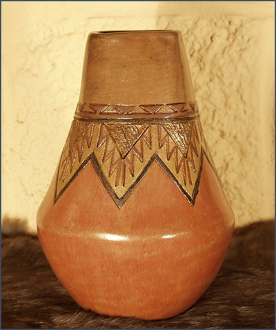Contemporary Navajo pottery vessel. Photo by Jeanne Fitzsimmons; copyright Crow Canyon Archaeological Center.